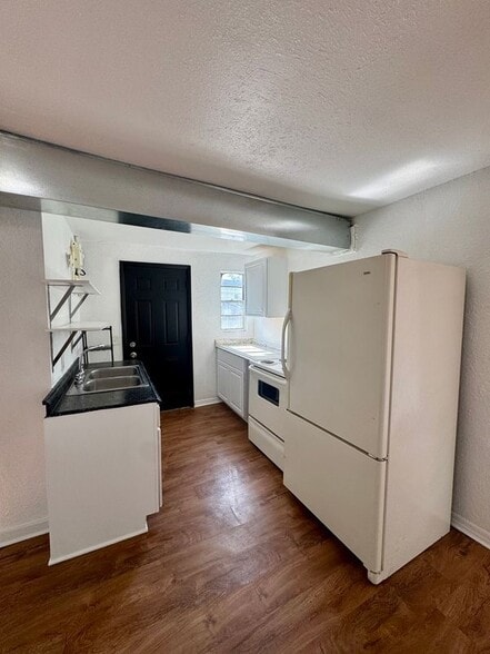 Building Photo - 929 W 27th St