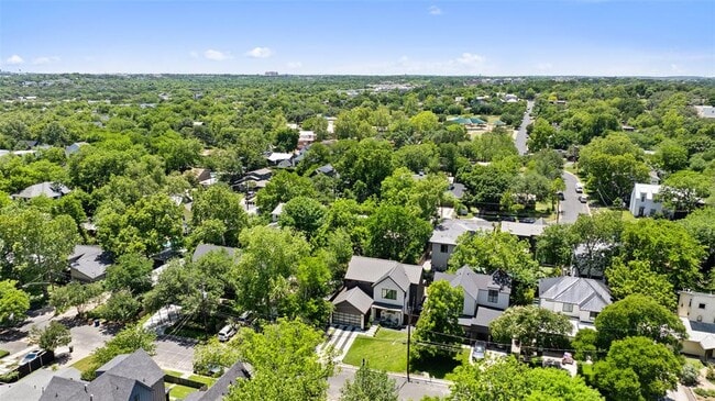 Building Photo - 2107 Peach Tree St