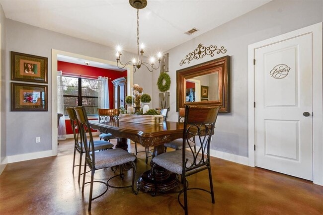 Building Photo - 1400 Cuernavaca Dr N