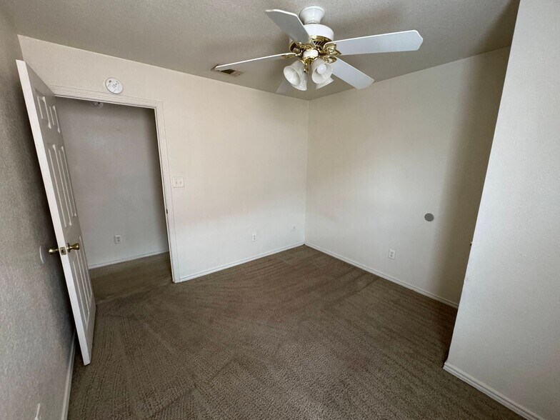 Building Photo - 5005 John David Dr