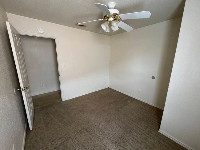 Building Photo - 5005 John David Dr