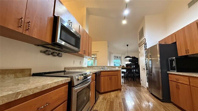 Building Photo - 175 Cloverdale Rd