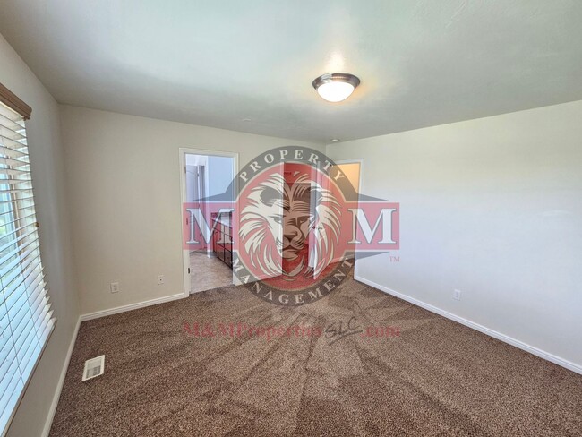 Building Photo - Great 5 Bed 2.5 Bath Home Newly Remodeled