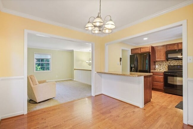 Building Photo - 948 Ficklen Rd