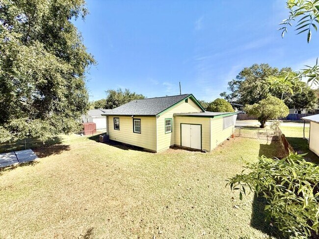 Building Photo - 5506 Staley Dr