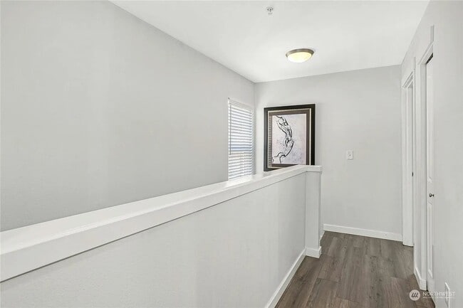 Building Photo - 2436 NE Park Dr