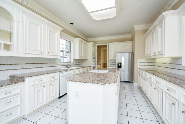 Building Photo - 4813 Holly St