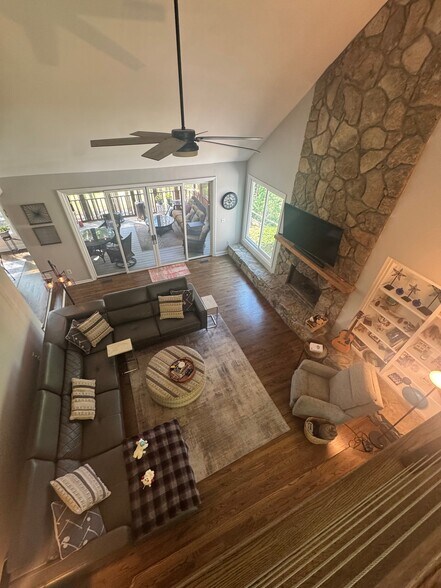 Building Photo - 585 Kings Peak Dr