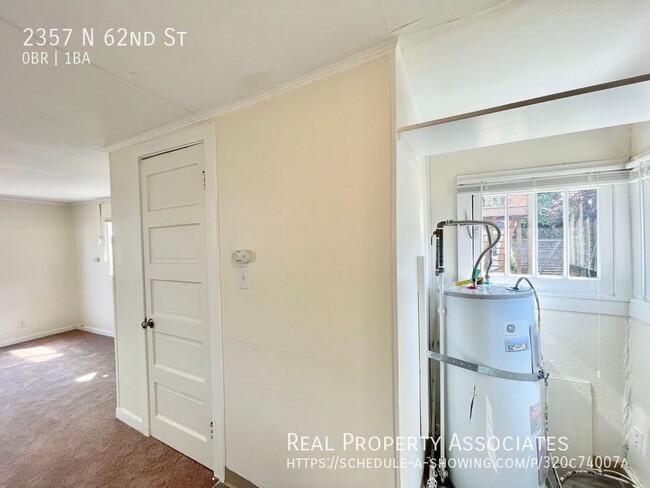 Building Photo - Private Cottage Studio Unit! **2 Block to ...