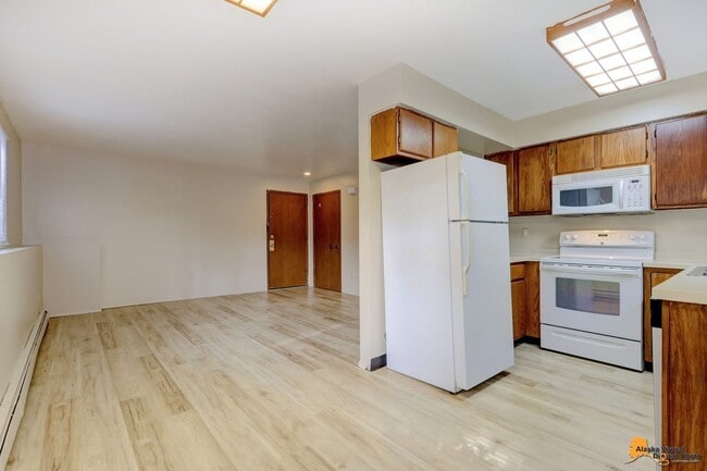 Building Photo - 3806 Iowa Dr