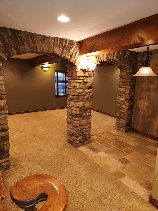 Building Photo - Welcome Home! Beautiful house in Highlands...