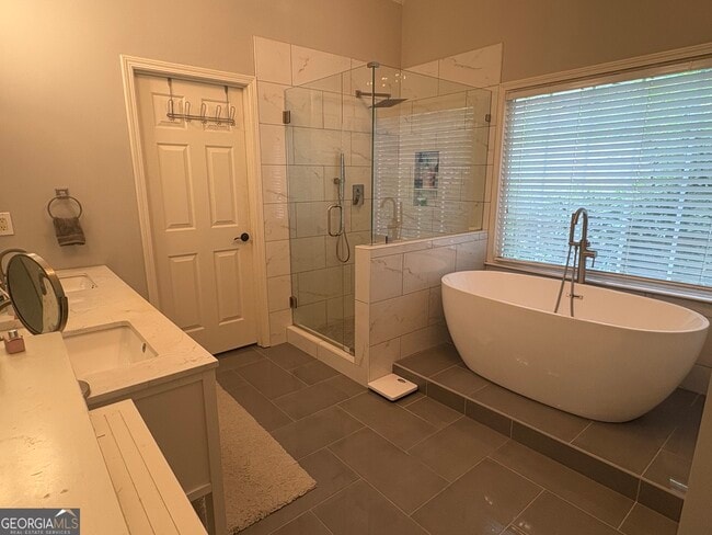 Building Photo - 3755 Ridgeside Ct