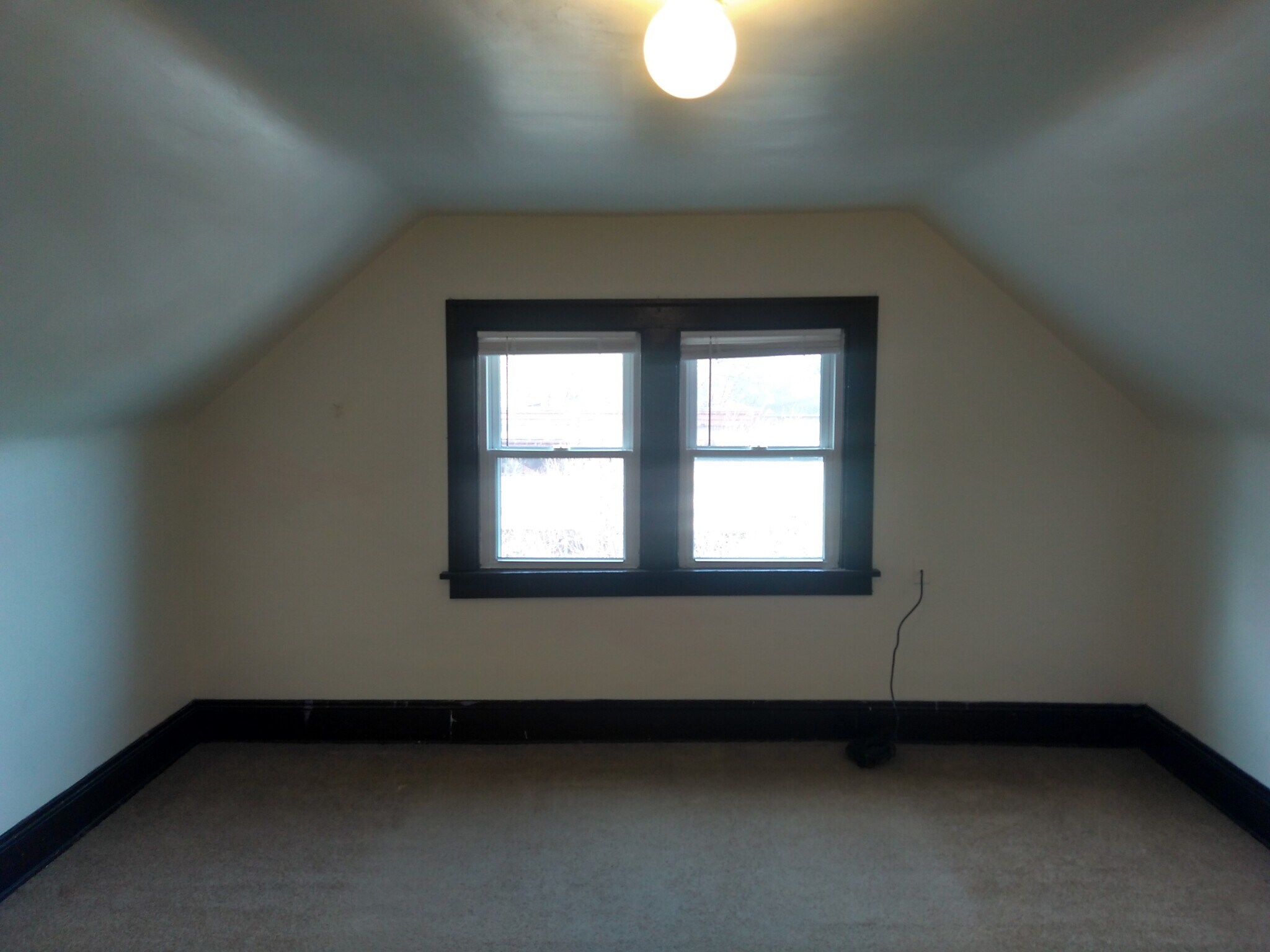 Building Photo - 1299 Warren Rd
