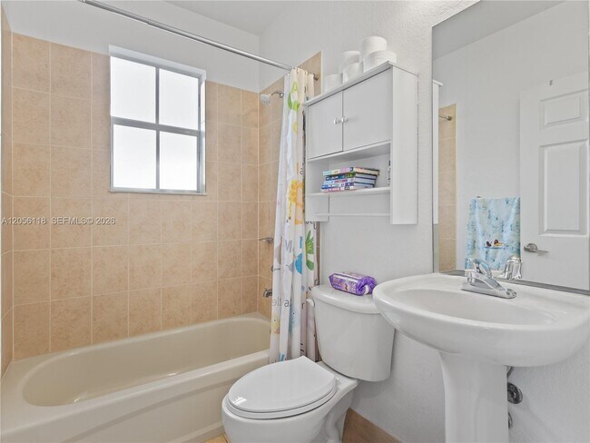 Building Photo - 4401 NW 113th Ct