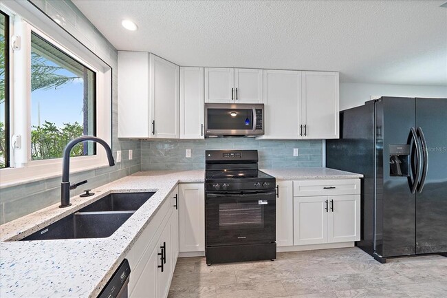 Building Photo - 730 Spanish Dr S