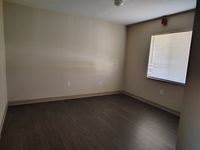 Building Photo - 550 S John Young Pkwy