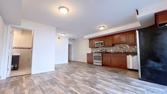 Building Photo - 54 Laidlaw Ave