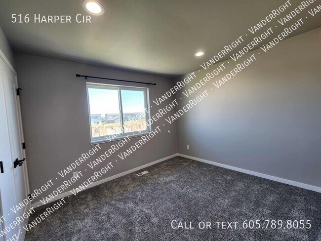 Building Photo - 516 Harper Cir