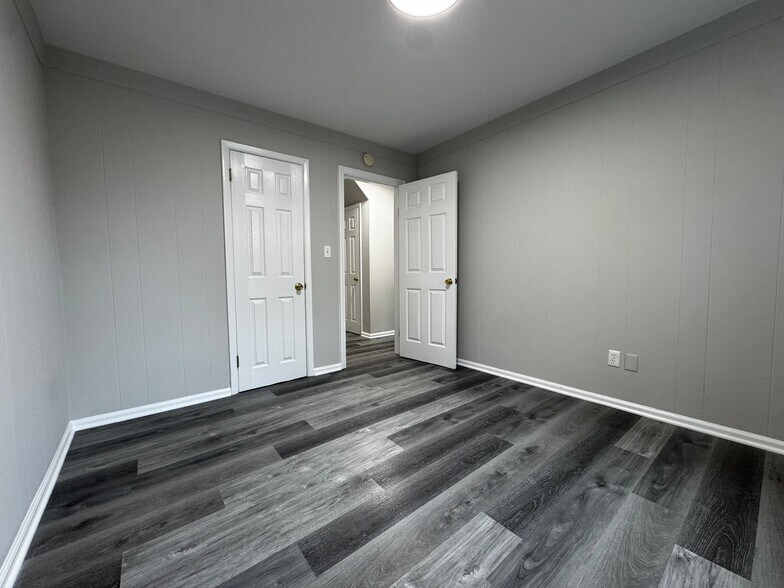 Building Photo - 45 Cowles St