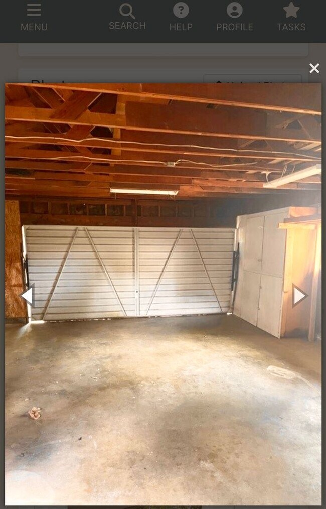 Building Photo - 3 Bedroom Home with a Backyard!!