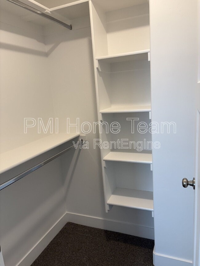 Building Photo - 618 W Cozy Ln