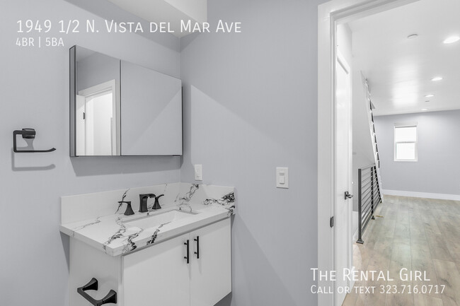Building Photo - 1949 1/2 N. Vista del Mar Ave-