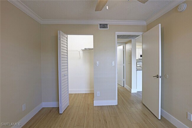 Building Photo - 5319 Summerlin Rd