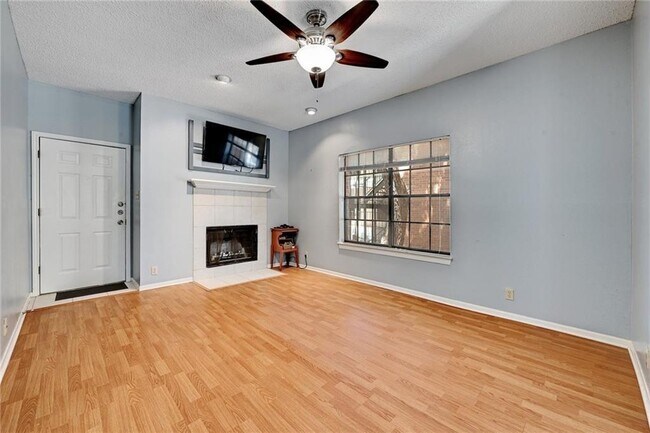 Building Photo - 203 E 31st St