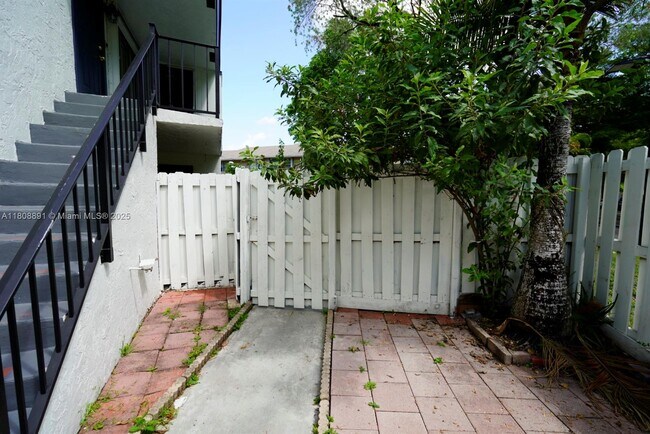 Building Photo - 15402 SW 85th Terrace