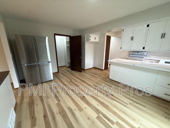 Building Photo - 8150 S 88th St