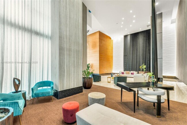 Building Photo - 950 Brickell Bay Dr