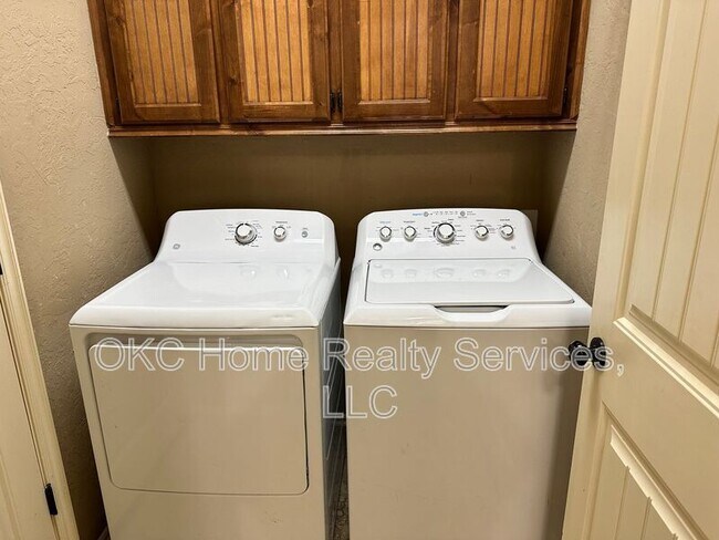 Building Photo - 1909 NE 32nd St