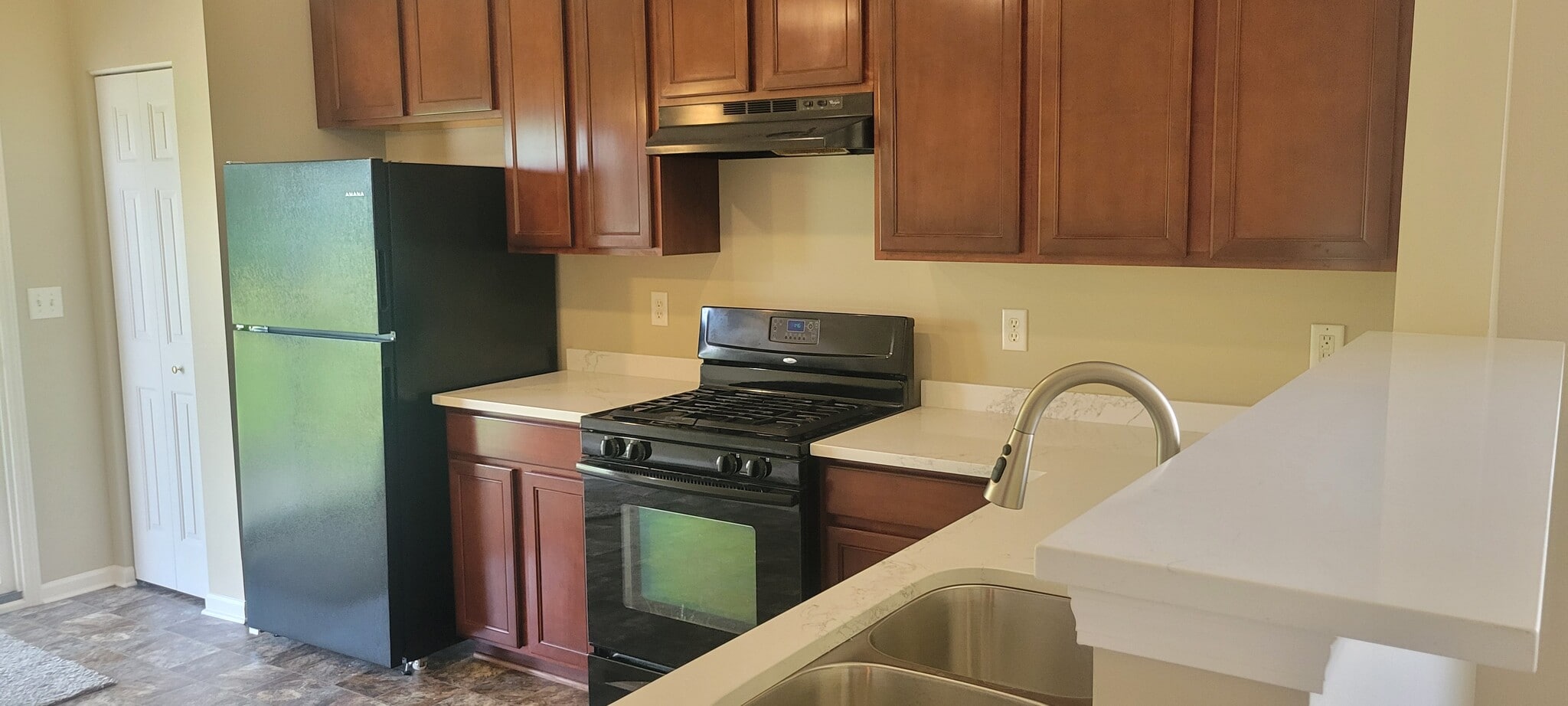 Kitchen - 7601 E 112th Ave