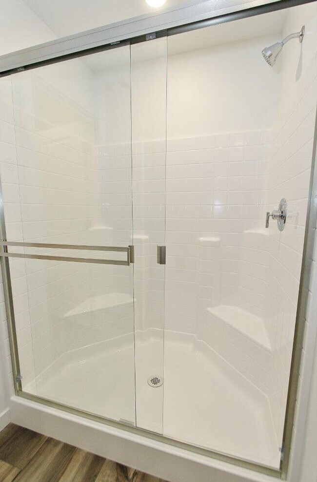 Building Photo - Immaculate Single-Level Home