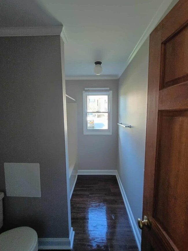 Building Photo - 2 Bedroom / 1 Bath Apartment  Johnson City...