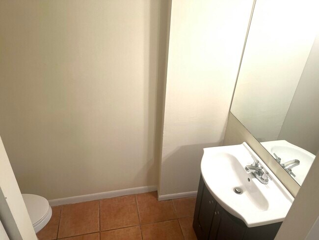 Building Photo - 1100 SE 4th Ave