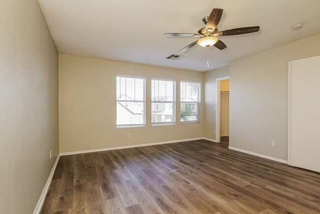 Building Photo - 14837 W Columbine Dr