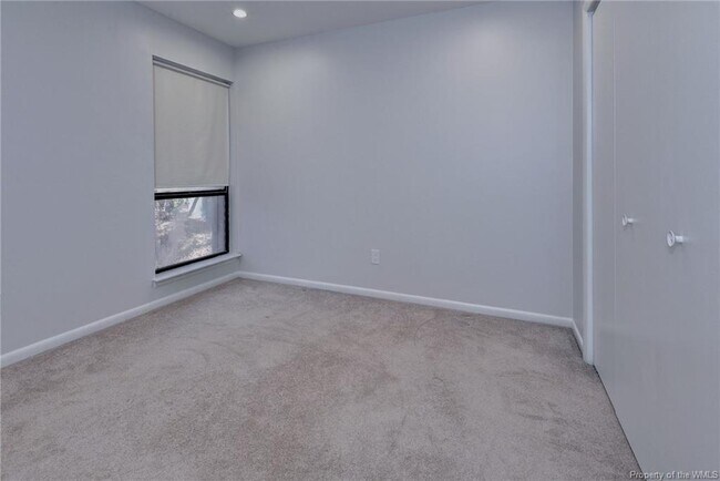 Building Photo - 8 Spring W