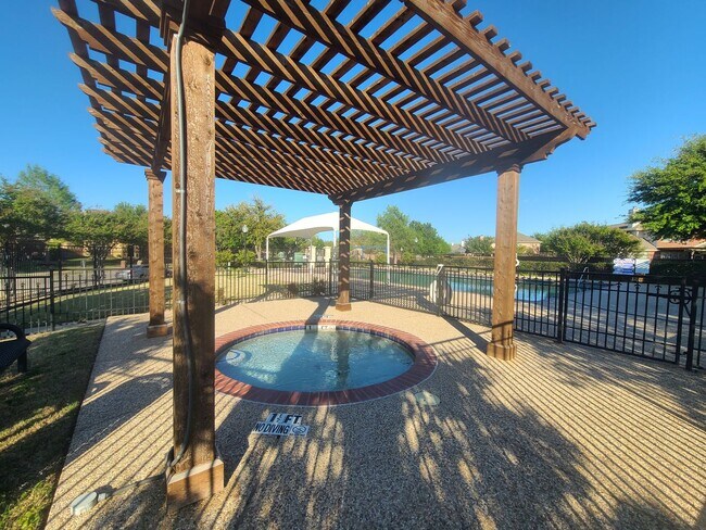 Building Photo - Rowlett Home in Great Location w/ Community Park, Pools, & Playground. Includes All Appliances!