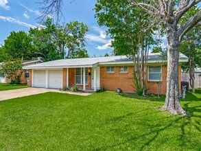 Building Photo - 3023 Topaz Ln