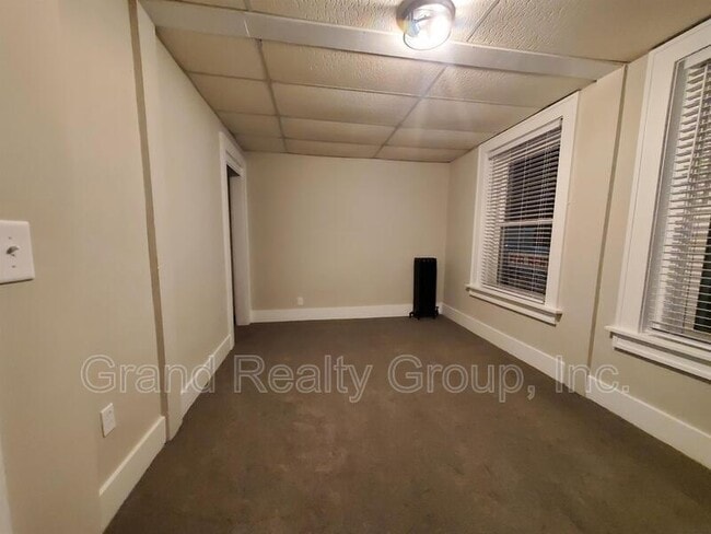 Building Photo - 137 Cedar Ave Ave