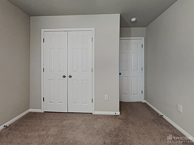 Building Photo - 5343 Marsh Ln