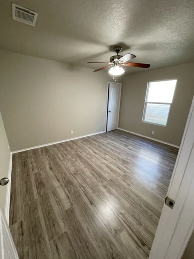 Building Photo - Move-in Ready 3-Bed, 2-Bath Home in Riposa Vita! (SE San Antonio)