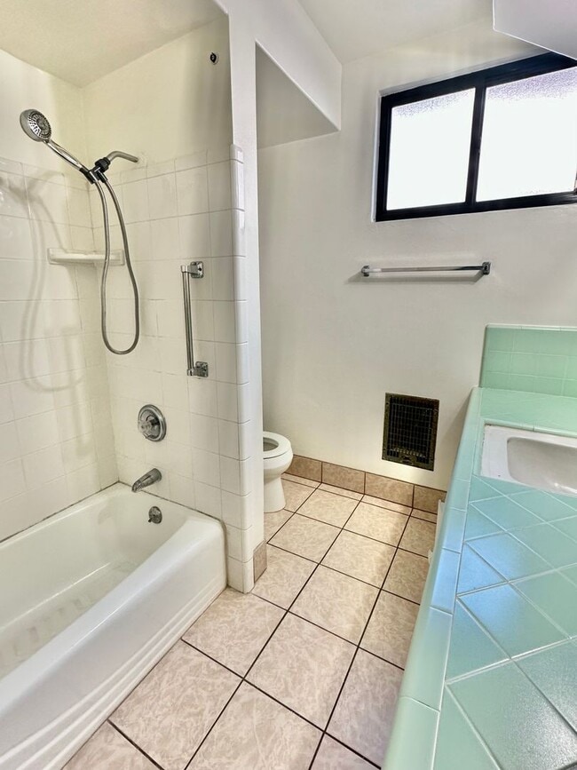 Building Photo - 1338 N Columbus Ave