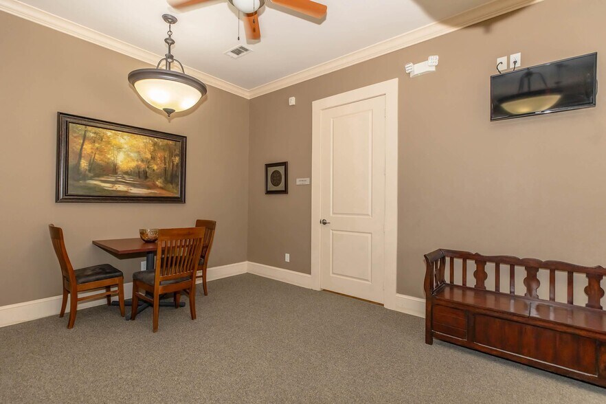 Building Photo - Oasis Cove