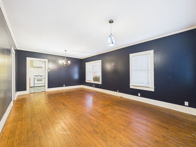 Building Photo - ATTENTION UL STUDENTS!!!!