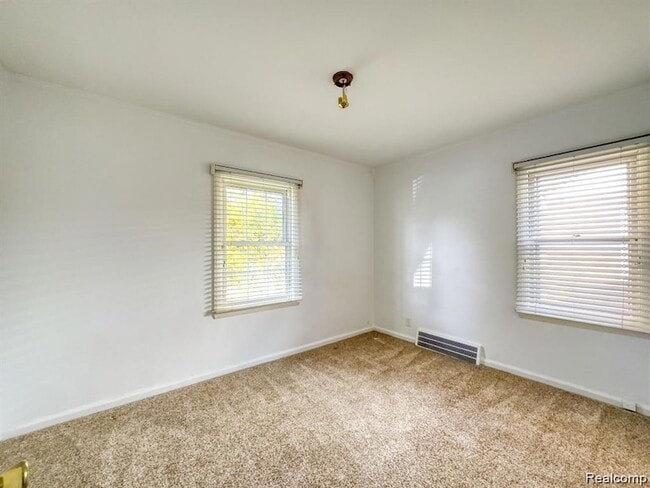 Building Photo - 806 N Altadena Ave