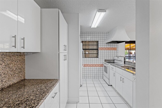 Building Photo - 7003 Crown Gate Ct