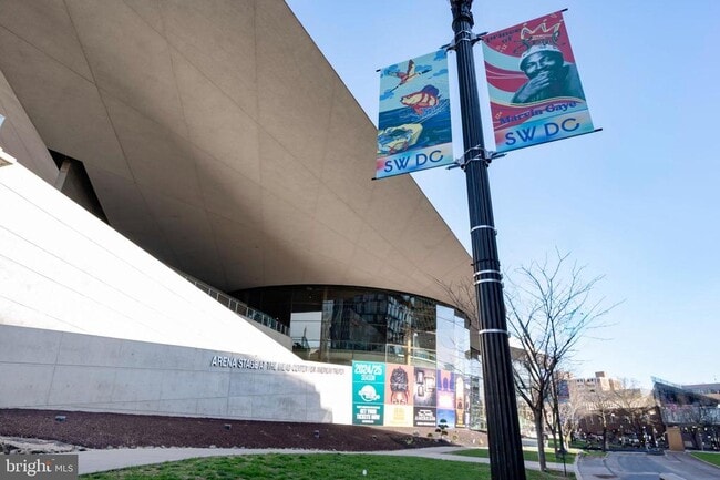 Building Photo - 1311 Delaware Ave SW