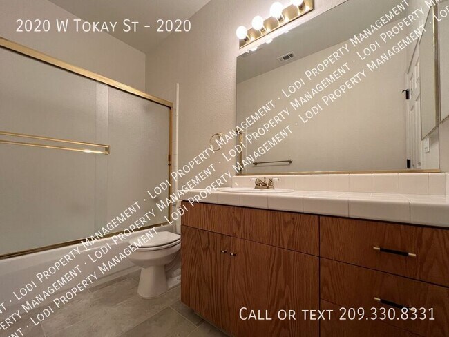 Building Photo - 2020 W Tokay St